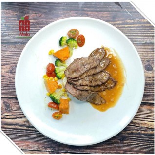 A. Grilled Thin-Cut US Beef Top Blade Muscle w/ Gravy